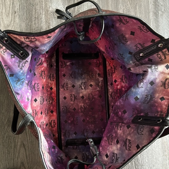 MCM galaxy reversible large size tote - Picture 6 of 12